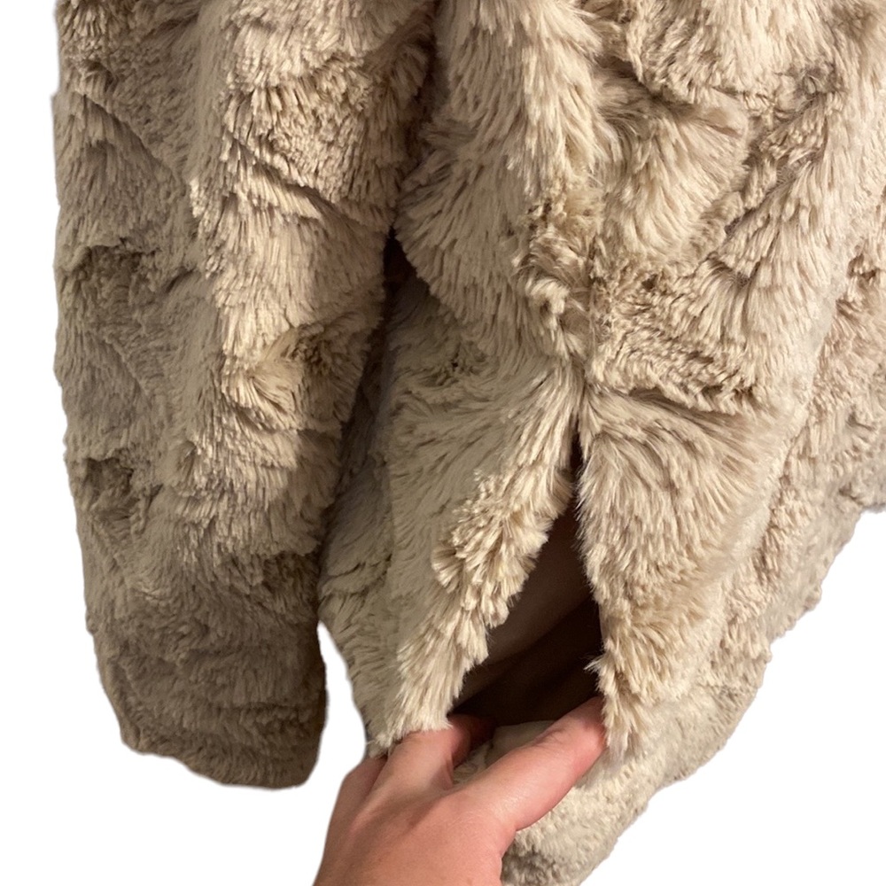 ESLEY Faux fur button up coat - Picture 7 of 12